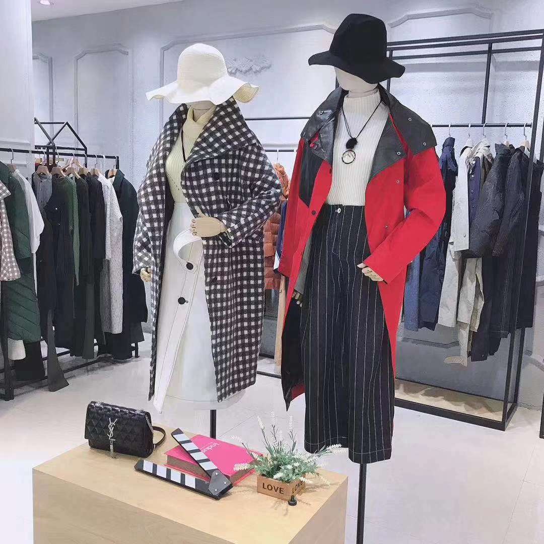 笛依女装加盟女装折扣店上货北京哪里有谜底女装折扣店
