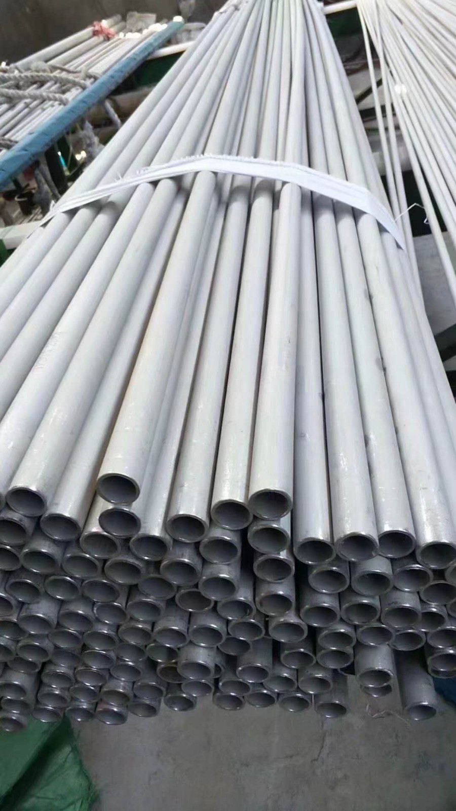 矩管,花管,一般用于装饰,建筑,结构等方面;(2)工业管:工业配管用钢管